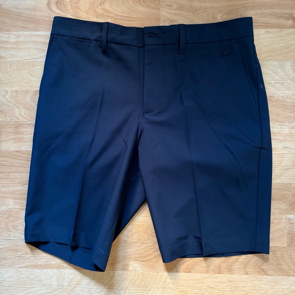 NWOT J.Lindeberg Eloy Men's Navy Flat-Front Shorts - Men’s 32